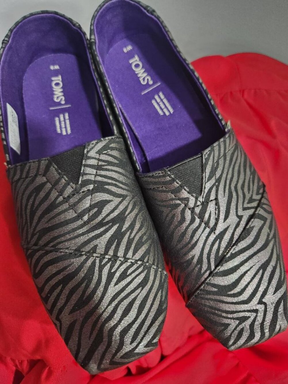 TOMS Women's Alpargata Slip On Zebra Shimmer Flats Sz 9